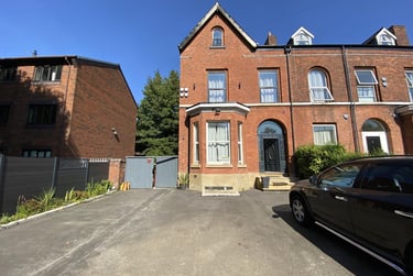 2 bed flat, Withington Road, Whalley Range, Manchester, M168EE - Image 1